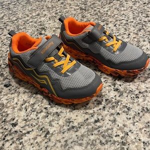 Kids toddler boys Saucony flash gym shoe no tie size 13 anti odor orange fire